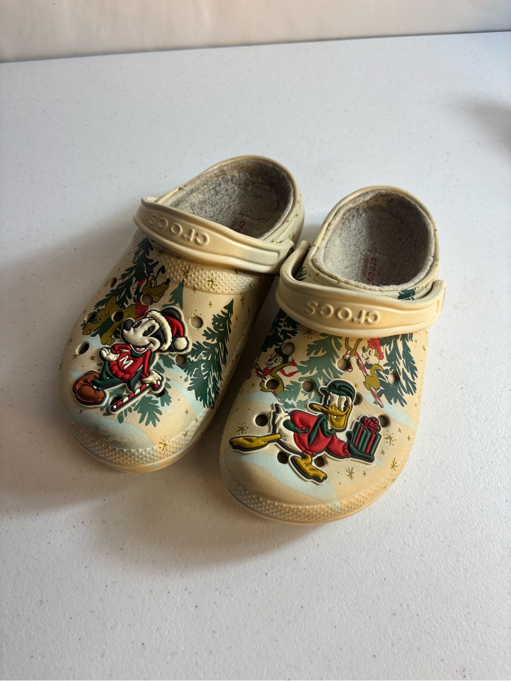 Disney Parks 2022 Winter Holiday Christmas Crocs Shoes, Mickey Mouse Adult M6/W8